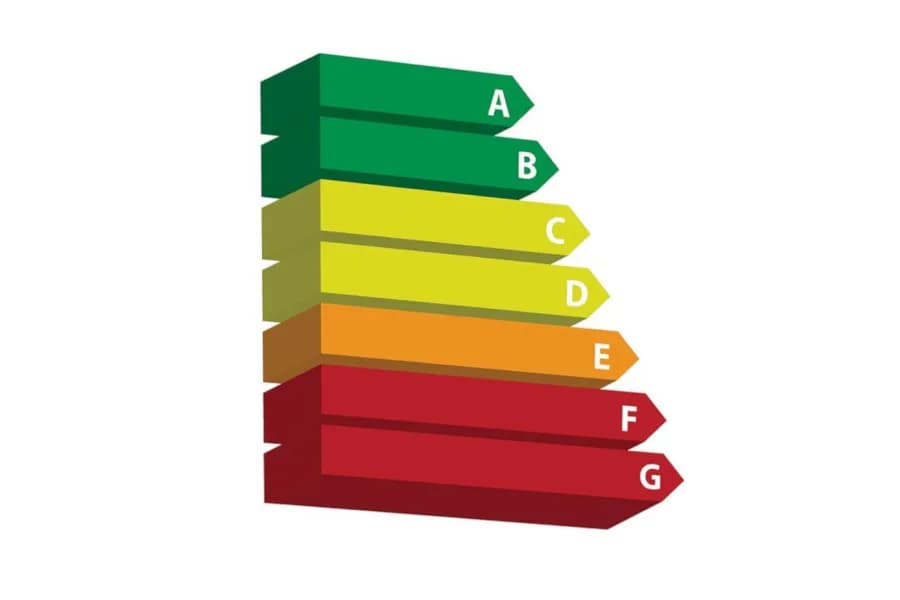 Ile prądu zużywa pociąg? Zaskakujące dane o efektywności energetycznej