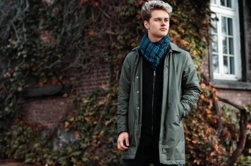 Jak nosić komin w stylowy sposób na każdą okazję i porę roku