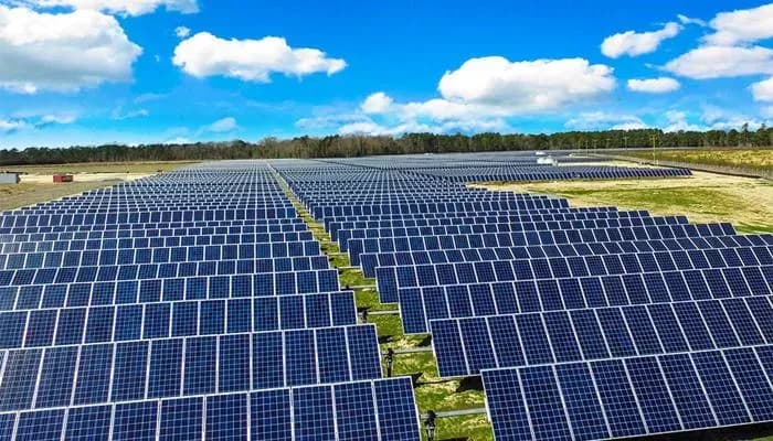 Elektrownie słoneczne: Jak działają i jakie przynoszą korzyści?